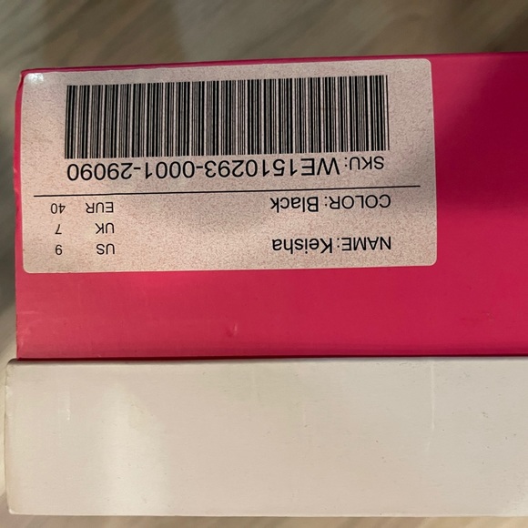 Black high heeled shoes - Picture 3 of 7